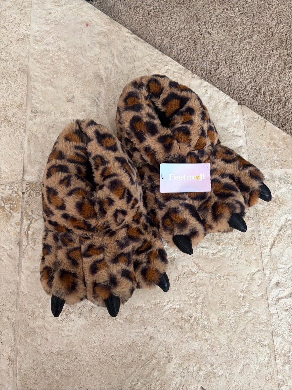 NWT Freetmoji Cheetah Print Claw Slippers